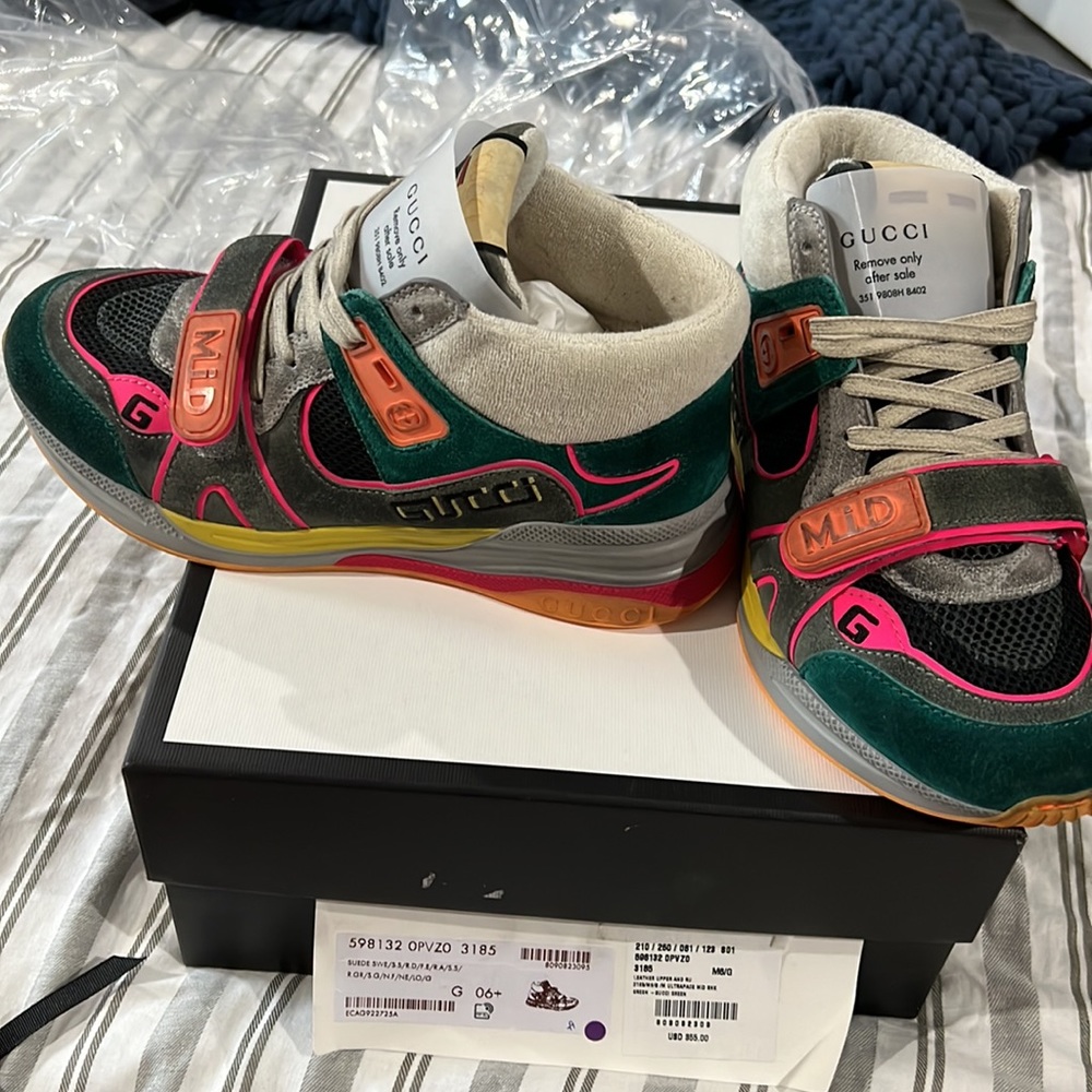 Never worn gucci sneakers limited edition